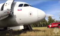 Видео с места аварийной посадки самолета