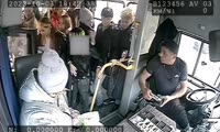 Запись с камеры наблюдения в автобусе