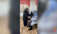 Полицейские задержали 35-летнюю аферистку, которая под предлогом снятия порчи похитила у пенсионерки 50 тысяч рублей