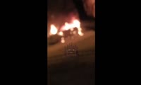 В Красноярске во дворе жилого дома загорелся автомобиль