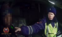 На юге Красноярского края полицейские с погоней задержали пьяного водителя «Нивы» 