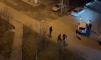 В Красноярске полуголый мужчина кричал и кидался на людей в Советском районе