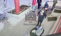 В Октябрьском районе красноярец ударил двоих школьников