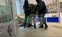 В Красноярске мужчина пришел с гранатой в магазин