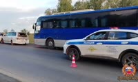Сотрудники ГАИ работают на месте ДТП с участием рейсового автобуса в Уярском районе