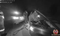 В Зеленогорске автоинспекторы в мороз помогли водителю заглохшего автомобиля