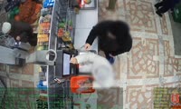 Пара сожителей похищали товары в супермаркете, используя кассы самообслуживания