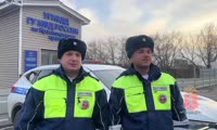 В Красноярске госавтоинспекторы оперативно доставили в больницу женщину, потерявшую сознание