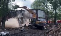 Еще один аварийный дом сносят на Краснопресненской