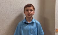 В Красноярске полицейские поблагодарили школьника, который вернул найденный паспорт с деньгами