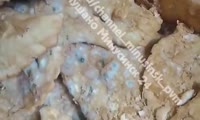 Покрытые плесенью чебуреки в магазине «Светофор»