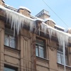 В Красноярске открывается горячая линия по очистке домов от сосулек 