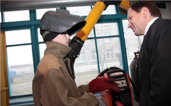 Губернатор раздал пэтэушникам удочки 