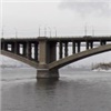 На Коммунальном мосту Красноярска крупная авария практически парализовала движение
