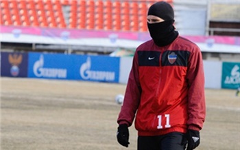 Футболисты просят за манеж