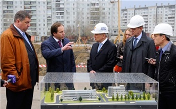 Строители онкоцентра порадовали губернатора
