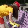 Красноярские подростки раскрасили лавочки на бульваре Маяковского