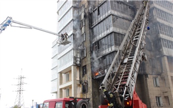 Горящие дома против красноярского авось