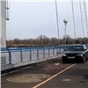 Катание по пешеходному мосту на Татышев объяснили желанием сократить дорогу