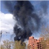 Черный столб дыма от горящего мусора поднялся над Красноярском (видео)
