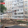 На Мичурина в Красноярске стрела автокрана пробила лоджию жилой многоэтажки