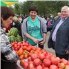 В Минусинске выбрали самый большой помидор