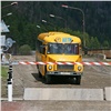 Водителей красноярских школьных автобусов призвали быть осторожными на ж/д переездах