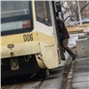 Кондуктор в Красноярске засудила работодателя за падение в трамвае