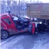 На трассе под Красноярском «Пежо» разбился о грузовик