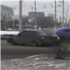 На Предмостной площади водитель «Приоры» после заноса протаранил чужое авто (видео)