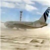 Очевидцы: В аэропорту Норильска сильным ветром развернуло «Боинг» (видео)