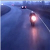 Под Канском мотоциклист врезался в грузовик на встречной и погиб (видео)