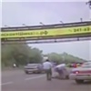 На правобережье Красноярска пассажир с ножом напал на сотрудника ГИБДД (видео)