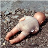 Красноярка оставила младенца возле мусорки с бомжами
