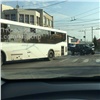 На ул. Высотной пикап врезался в автобус (видео)