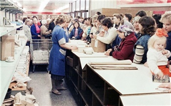 «Очередь была ежедневным унижением»: как красноярцы за едой охотились