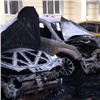На улице Киренского в Красноярске сожгли два авто