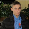 Юношу из Шарыпово наградили медалью за спасение детей из огня