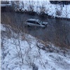 В Ленинском районе Красноярска водитель слетел с дороги в реку