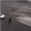 На правобережье Красноярска сбили пьяного пешехода (видео)