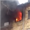 Огонь охватил квартиру на красноярской Взлетке (видео)