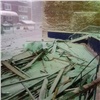 В Норильске ураганный ветер сорвал крышу многоэтажки
