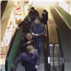 Банда подростков напала на сверстников в красноярском сквере (видео)