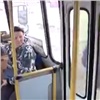 Кондуктор автобуса спасла жизнь пассажиру (видео)