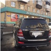 Скрывшего номер тряпочкой водителя «Мерседеса» высмеяли за «московское жлобство»