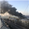 Страшный столб черного дыма от пожара в Северо-Западном поднялся над Красноярском