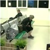 В красноярском аэропорту две недели жила ограбленная женщина (видео)