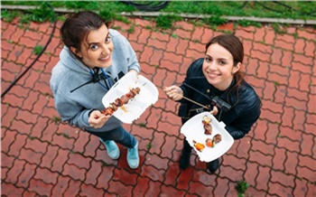 «Вы просто попробуйте!»: как устроен красноярский фестиваль еды «Рестодэй»