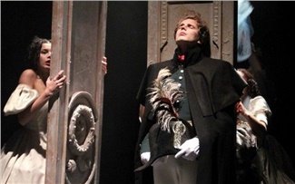 «Самое сложное для региональных театров — выбраться на события федерального масштаба»