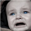 «Плач ребенка услышали соседи»: молодую мать накажут за запертого в квартире малыша